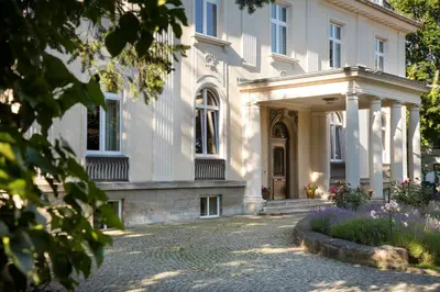 Ein Garten an der Unterkunft Europäische Akademie Berlin