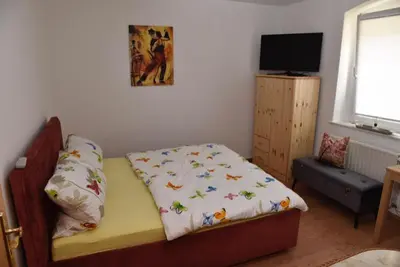 Ein Bett oder Betten in einem Zimmer der Unterkunft Ferienwohnung Zentrum