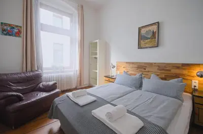 Ein Bett oder Betten in einem Zimmer der Unterkunft Courtyard Apartment (LIDELI)