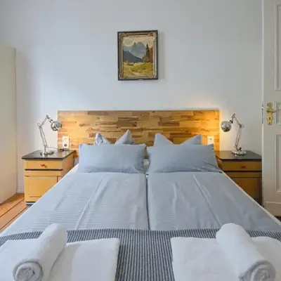 Courtyard Apartment (LIDELI)