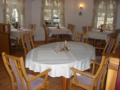 Ein Restaurant oder anderes Speiselokal in der Unterkunft Hotel am Seetor