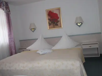 Ein Bett oder Betten in einem Zimmer der Unterkunft Hotel am Seetor