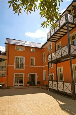Das Gebäude in dem sich die Ferienwohnung befindet