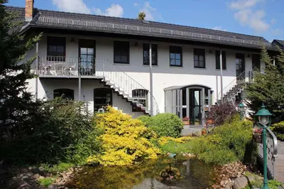 Ein Garten an der Unterkunft Apartment in Schwielochsee OT Guhlen 36012