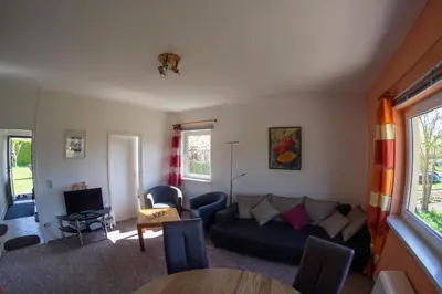Ein Sitzbereich in der Unterkunft Ferienwohnung Sonnenblume Himmelpfort