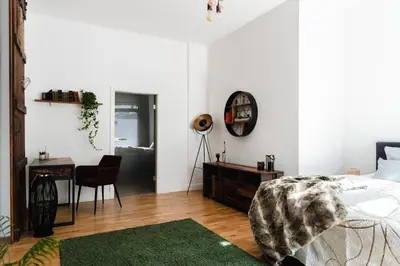 Ein Bett oder Betten in einem Zimmer der Unterkunft 90sqm 2BR Design Gem - outdoor terrace