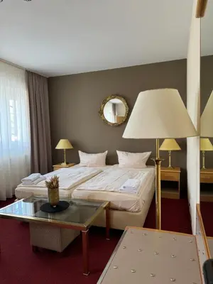 Ein Bett oder Betten in einem Zimmer der Unterkunft Hotel Bonverde (Wannsee-Hof)