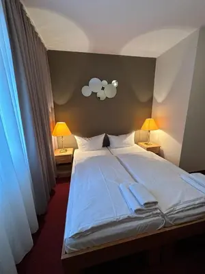 Ein Bett oder Betten in einem Zimmer der Unterkunft Hotel Bonverde (Wannsee-Hof)