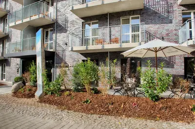 Ein Garten an der Unterkunft Mondrian Suites Berlin am Checkpoint Charlie