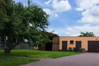 Das Gebäude in dem sich die Ferienwohnung befindet