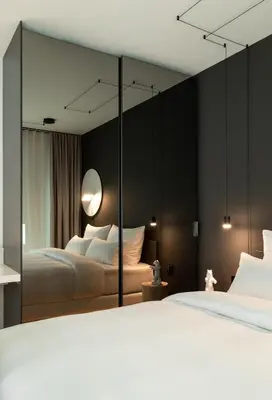 Ein Bett oder Betten in einem Zimmer der Unterkunft KPM Hotel & Residences Berlin, a Member of Design Hotels