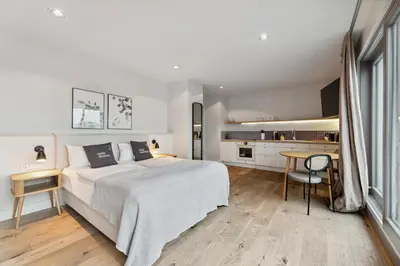 Ein Bett oder Betten in einem Zimmer der Unterkunft Limehome Berlin Prenzlauer Allee - Digital Access