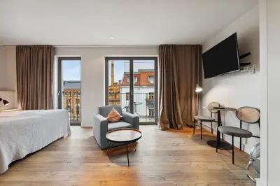 Ein Bett oder Betten in einem Zimmer der Unterkunft Limehome Berlin Prenzlauer Allee - Digital Access