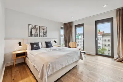 Ein Bett oder Betten in einem Zimmer der Unterkunft Limehome Berlin Prenzlauer Allee - Digital Access