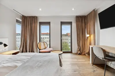 Ein Bett oder Betten in einem Zimmer der Unterkunft Limehome Berlin Prenzlauer Allee - Digital Access