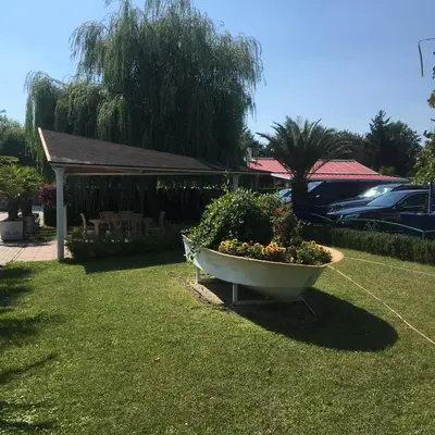 Ein Garten an der Unterkunft Havel Marin GmbH