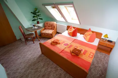 Ein Bett oder Betten in einem Zimmer der Unterkunft Christel's Pension