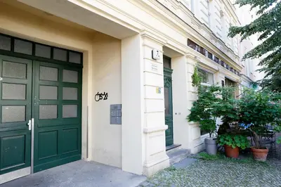 Eine Fassade oder ein Eingang zu Be in Berlin Apartments in Prenzlauer Berg