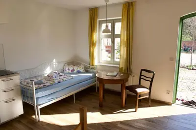 Ein Bett oder Betten in einem Zimmer der Unterkunft Mirabellenhof- Remise