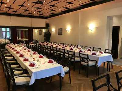 Ein Restaurant oder anderes Speiselokal in der Unterkunft Hotel & Restaurant Schenk von Landsberg