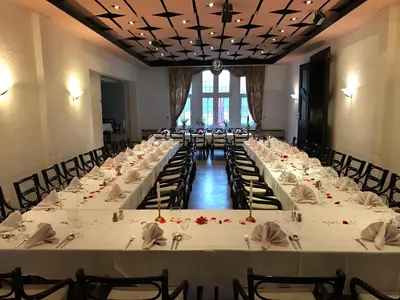 Ein Restaurant oder anderes Speiselokal in der Unterkunft Hotel & Restaurant Schenk von Landsberg