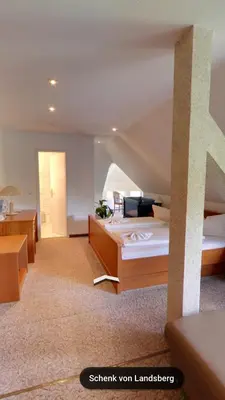 Ein Bett oder Betten in einem Zimmer der Unterkunft Hotel & Restaurant Schenk von Landsberg