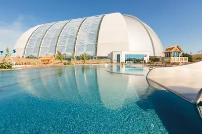 Der Swimmingpool an oder in der Nähe von Tropical Islands Campingplatz