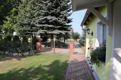 Ein Garten an der Unterkunft Ferienwohnung Lotte