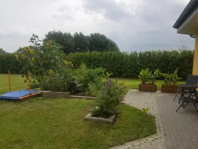 Ein Garten an der Unterkunft Ferienhaus zum Imker