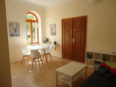 Ein Sitzbereich in der Unterkunft Ferienwohnung Gänseblümchen in Buchholz