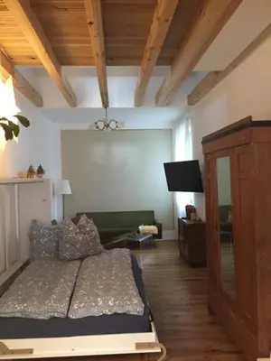 Ein Bett oder Betten in einem Zimmer der Unterkunft Ferienwohnung Kamp `Himmelsblick` mit Schlafgalerie