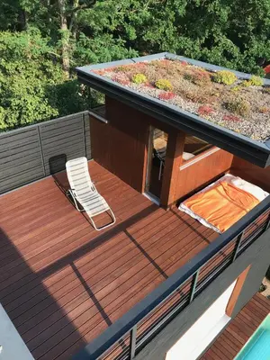 Ein Balkon oder eine Terrasse in der Unterkunft Poolvilla