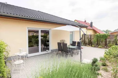 Ein Garten an der Unterkunft Havel Ferienhaus Brandenburg, Nähe Beetzsee