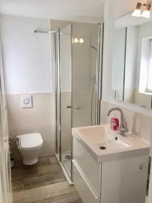 Ein Badezimmer in der Unterkunft GartenApartment Strandgut mit Outdoor Whirlpool und Garten