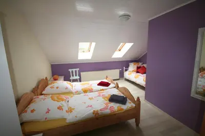 Ein Bett oder Betten in einem Zimmer der Unterkunft Buntspecht Logis