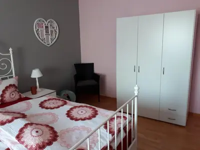Ein Bett oder Betten in einem Zimmer der Unterkunft Ferienwohnung zum Schuster