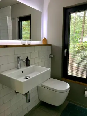 Ein Badezimmer in der Unterkunft Bungalow im Wald