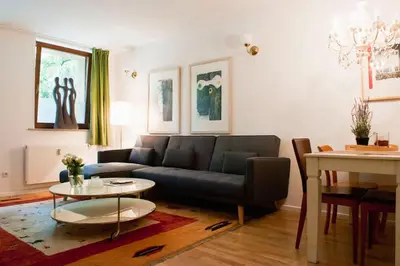 Ein Sitzbereich in der Unterkunft Beautiful Park Apartment for 4 Guests