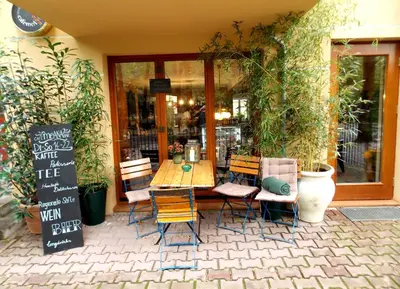 Ein Restaurant oder anderes Speiselokal in der Unterkunft Beautiful Park Apartment for 4 Guests