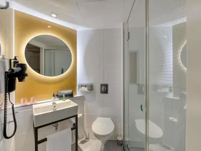 Ein Badezimmer in der Unterkunft ibis Berlin Kurfuerstendamm