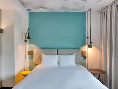 Ein Bett oder Betten in einem Zimmer der Unterkunft ibis Berlin Kurfuerstendamm