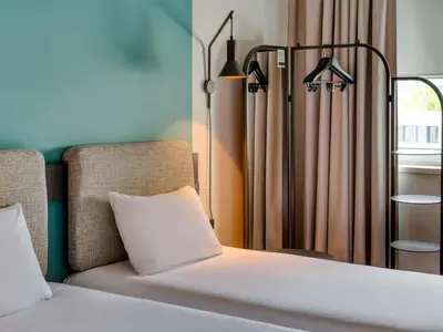 Ein Bett oder Betten in einem Zimmer der Unterkunft ibis Berlin Kurfuerstendamm