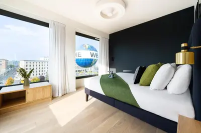 Ein Bett oder Betten in einem Zimmer der Unterkunft Wilde Aparthotels Berlin, Checkpoint Charlie