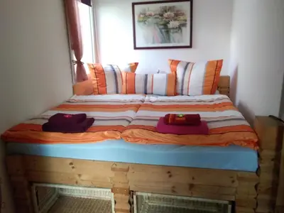 Ein Bett oder Betten in einem Zimmer der Unterkunft Gartenhaus