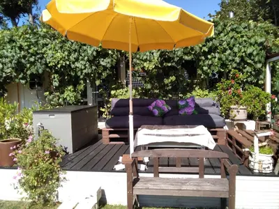Ein Garten an der Unterkunft Gartenhaus