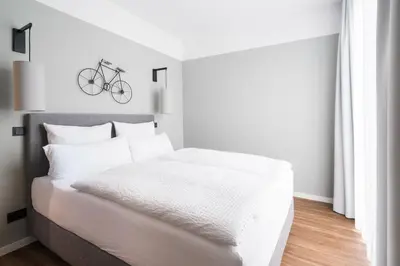 Ein Bett oder Betten in einem Zimmer der Unterkunft Velotel Bad Saarow