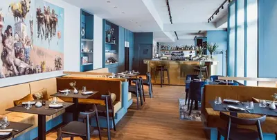 Ein Restaurant oder anderes Speiselokal in der Unterkunft Velotel Bad Saarow