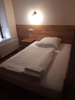 Ein Bett oder Betten in einem Zimmer der Unterkunft LV Rooms & Apartments am Lützowplatz
