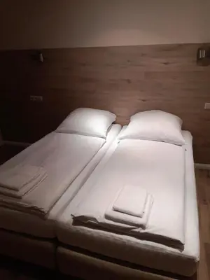 Ein Bett oder Betten in einem Zimmer der Unterkunft LV Rooms & Apartments am Lützowplatz