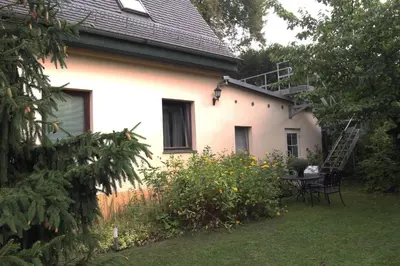 Ein Garten an der Unterkunft Kunsthaus Kurgan